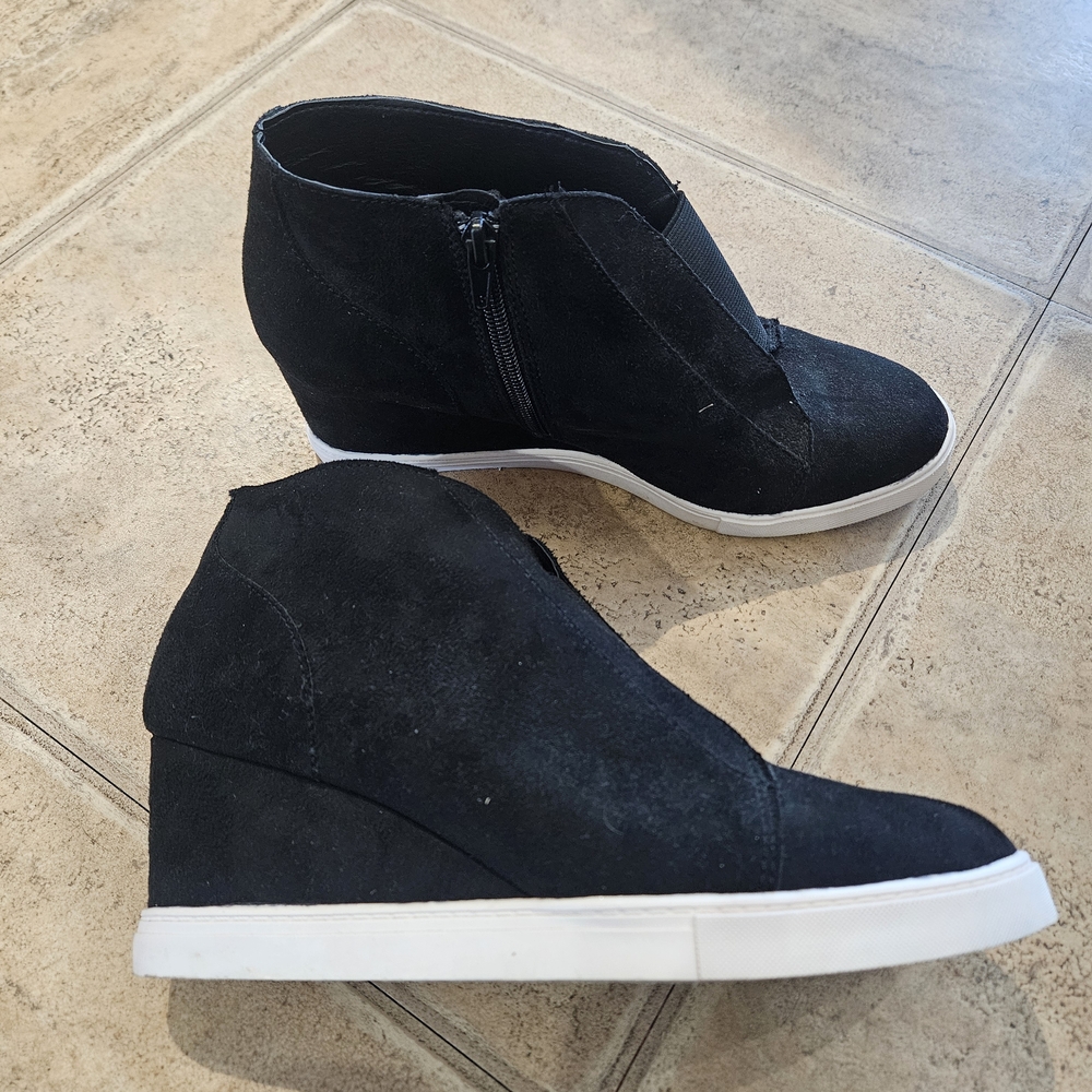 Women's Black Wedge Sneakers SODA size 10